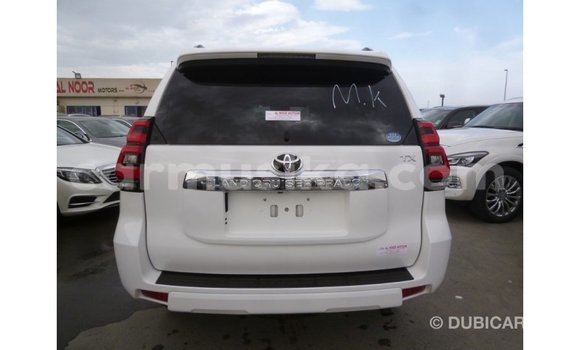 Acheter Import Voiture Toyota Prado Blanc à Import - Dubai, Harare Acheter Import Voiture Toyota Prado Blanc à Import - Dubai, Harare