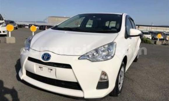 Acheter Occasion Voiture Toyota Aqua Blanc à Beitbridge, Matabeleland South