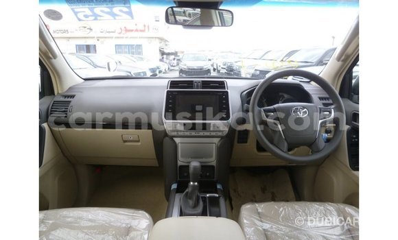 Acheter Import Voiture Toyota Prado Blanc à Import - Dubai, Harare Acheter Import Voiture Toyota Prado Blanc à Import - Dubai, Harare
