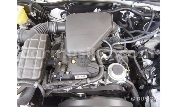 Acheter Import Voiture Toyota Prado Blanc à Import - Dubai, Harare Acheter Import Voiture Toyota Prado Blanc à Import - Dubai, Harare