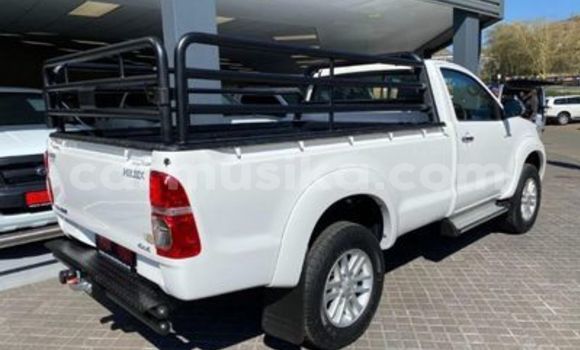 Tenga Tsaru Toyota Hilux Chena Mota in Beitbridge in Matabeleland South Tenga Tsaru Toyota Hilux Chena Mota in Beitbridge in Matabeleland South