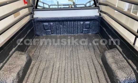 Tenga Tsaru Toyota Hilux Chena Mota in Beitbridge in Matabeleland South Tenga Tsaru Toyota Hilux Chena Mota in Beitbridge in Matabeleland South