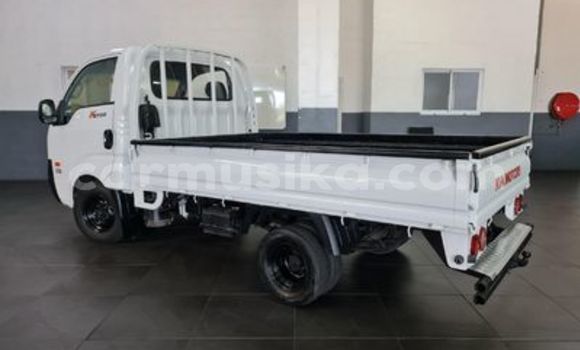 Acheter Occasion Voiture Kia K7 Blanc à Beitbridge, Matabeleland South Acheter Occasion Voiture Kia K7 Blanc à Beitbridge, Matabeleland South