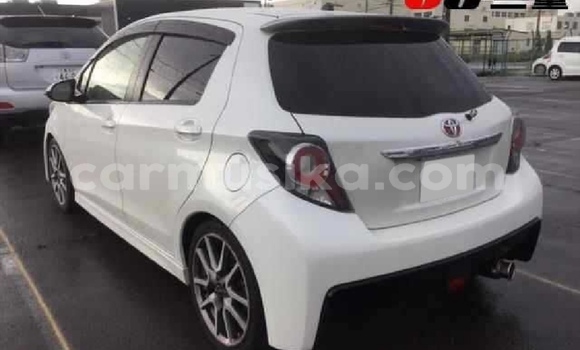 Acheter Occasion Voiture Toyota Vitz Blanc à Beitbridge, Matabeleland South Acheter Occasion Voiture Toyota Vitz Blanc à Beitbridge, Matabeleland South