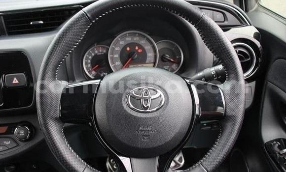 Acheter Occasion Voiture Toyota Vitz Blanc à Beitbridge, Matabeleland South Acheter Occasion Voiture Toyota Vitz Blanc à Beitbridge, Matabeleland South