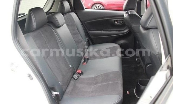 Acheter Occasion Voiture Toyota Vitz Blanc à Beitbridge, Matabeleland South Acheter Occasion Voiture Toyota Vitz Blanc à Beitbridge, Matabeleland South