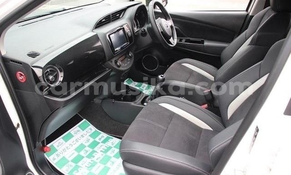 Acheter Occasion Voiture Toyota Vitz Blanc à Beitbridge, Matabeleland South Acheter Occasion Voiture Toyota Vitz Blanc à Beitbridge, Matabeleland South