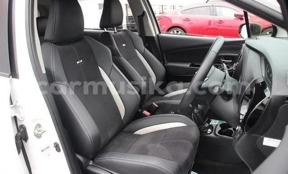 Acheter Occasion Voiture Toyota Vitz Blanc à Beitbridge, Matabeleland South Acheter Occasion Voiture Toyota Vitz Blanc à Beitbridge, Matabeleland South