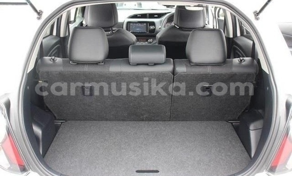 Acheter Occasion Voiture Toyota Vitz Blanc à Beitbridge, Matabeleland South Acheter Occasion Voiture Toyota Vitz Blanc à Beitbridge, Matabeleland South