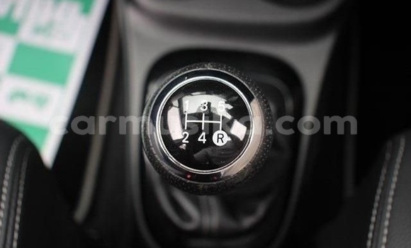 Acheter Occasion Voiture Toyota Vitz Blanc à Beitbridge, Matabeleland South Acheter Occasion Voiture Toyota Vitz Blanc à Beitbridge, Matabeleland South