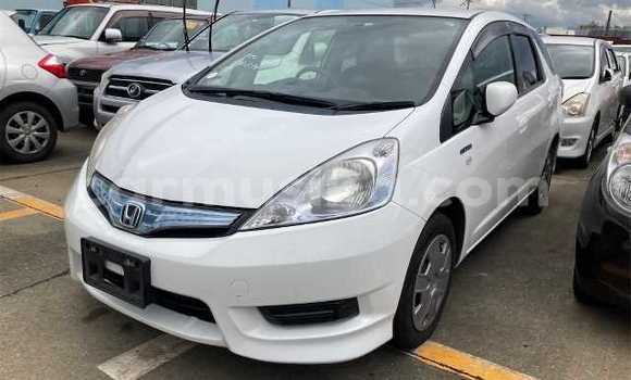 Buy Used Honda Fit Shuttle White Car in Beitbridge in Matabeleland South Buy Used Honda Fit Shuttle White Car in Beitbridge in Matabeleland South