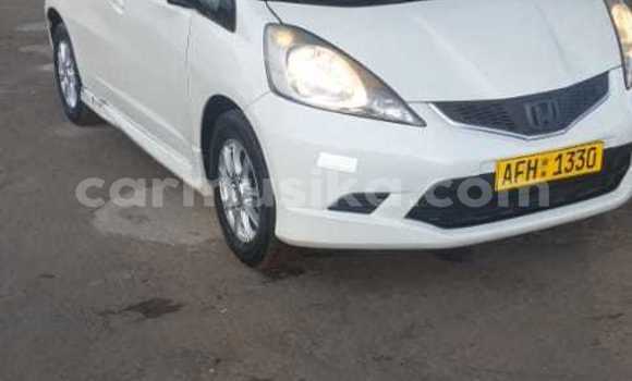 Buy Used Honda Fit White Car in Harare in Harare Buy Used Honda Fit White Car in Harare in Harare