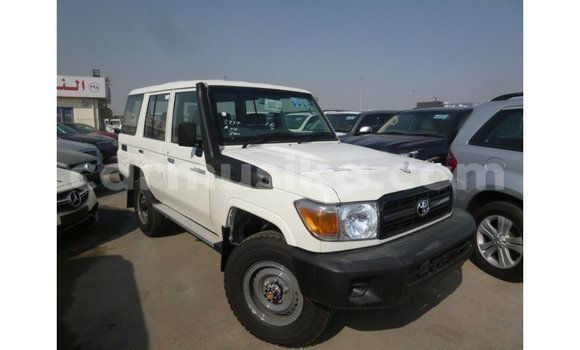 Nunua Imported Toyota Land Cruiser Nyeupe Gari ndani ya Import - Dubai nchini Harare Nunua Imported Toyota Land Cruiser Nyeupe Gari ndani ya Import - Dubai nchini Harare