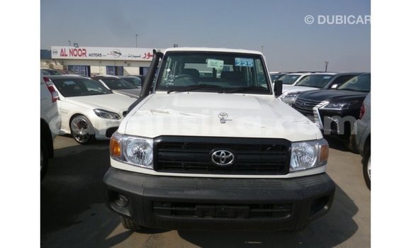 Nunua Imported Toyota Land Cruiser Nyeupe Gari ndani ya Import - Dubai nchini Harare Nunua Imported Toyota Land Cruiser Nyeupe Gari ndani ya Import - Dubai nchini Harare