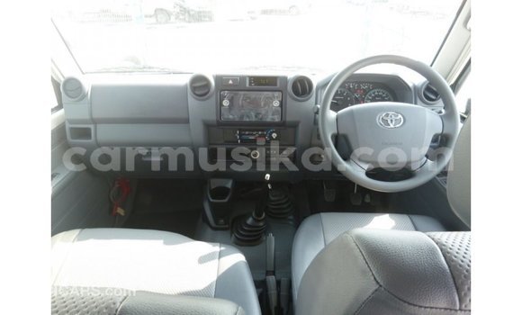Nunua Imported Toyota Land Cruiser Nyeupe Gari ndani ya Import - Dubai nchini Harare Nunua Imported Toyota Land Cruiser Nyeupe Gari ndani ya Import - Dubai nchini Harare