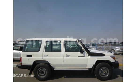 Nunua Imported Toyota Land Cruiser Nyeupe Gari ndani ya Import - Dubai nchini Harare Nunua Imported Toyota Land Cruiser Nyeupe Gari ndani ya Import - Dubai nchini Harare