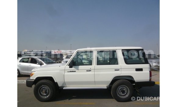 Nunua Imported Toyota Land Cruiser Nyeupe Gari ndani ya Import - Dubai nchini Harare Nunua Imported Toyota Land Cruiser Nyeupe Gari ndani ya Import - Dubai nchini Harare
