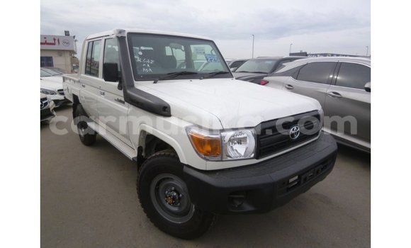 Nunua Imported Toyota Land Cruiser Nyeupe Gari ndani ya Import - Dubai nchini Harare Nunua Imported Toyota Land Cruiser Nyeupe Gari ndani ya Import - Dubai nchini Harare