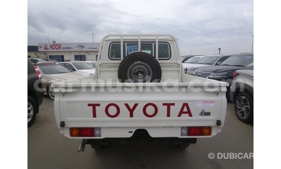 Nunua Imported Toyota Land Cruiser Nyeupe Gari ndani ya Import - Dubai nchini Harare Nunua Imported Toyota Land Cruiser Nyeupe Gari ndani ya Import - Dubai nchini Harare