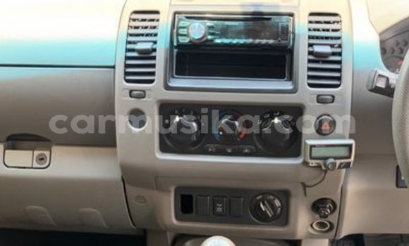 Nunua Ilio tumika Nissan Navara Nyeupe Gari ndani ya Beitbridge nchini Matabeleland Kusini Nunua Ilio tumika Nissan Navara Nyeupe Gari ndani ya Beitbridge nchini Matabeleland Kusini
