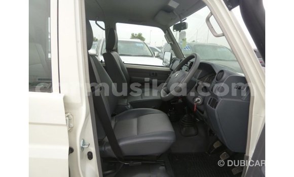 Nunua Imported Toyota Land Cruiser Nyeupe Gari ndani ya Import - Dubai nchini Harare Nunua Imported Toyota Land Cruiser Nyeupe Gari ndani ya Import - Dubai nchini Harare
