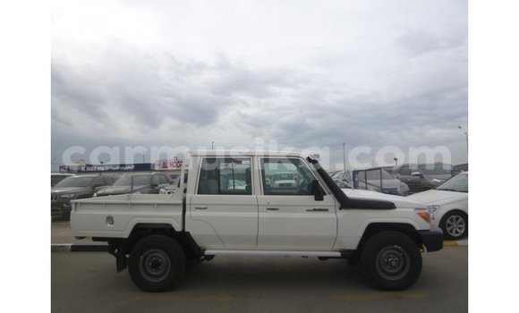 Nunua Imported Toyota Land Cruiser Nyeupe Gari ndani ya Import - Dubai nchini Harare Nunua Imported Toyota Land Cruiser Nyeupe Gari ndani ya Import - Dubai nchini Harare
