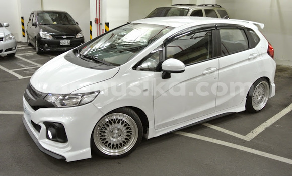 Buy Used Honda Fit White Car in Beitbridge in Matabeleland South