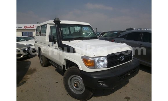 Nunua Imported Toyota Land Cruiser Nyeupe Gari ndani ya Import - Dubai nchini Harare Nunua Imported Toyota Land Cruiser Nyeupe Gari ndani ya Import - Dubai nchini Harare