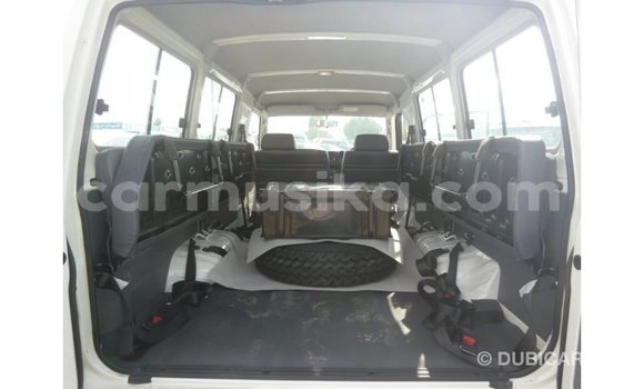Nunua Imported Toyota Land Cruiser Nyeupe Gari ndani ya Import - Dubai nchini Harare Nunua Imported Toyota Land Cruiser Nyeupe Gari ndani ya Import - Dubai nchini Harare