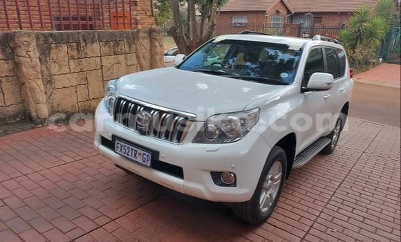 Nunua Ilio tumika Toyota Land Cruiser Prado Nyeupe Gari ndani ya Beitbridge nchini Matabeleland Kusini