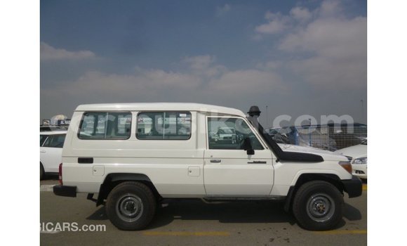 Nunua Imported Toyota Land Cruiser Nyeupe Gari ndani ya Import - Dubai nchini Harare Nunua Imported Toyota Land Cruiser Nyeupe Gari ndani ya Import - Dubai nchini Harare