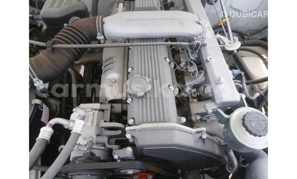 Nunua Imported Toyota Land Cruiser Nyeupe Gari ndani ya Import - Dubai nchini Harare Nunua Imported Toyota Land Cruiser Nyeupe Gari ndani ya Import - Dubai nchini Harare