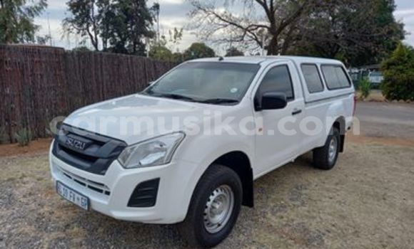 Nunua Ilio tumika Isuzu KB Nyeupe Gari ndani ya Beitbridge nchini Matabeleland Kusini