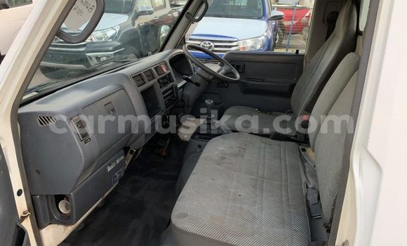 Nunua Ilio tumika Toyota Dyna Nyeupe Lori ndani ya Beitbridge nchini Matabeleland Kusini Nunua Ilio tumika Toyota Dyna Nyeupe Lori ndani ya Beitbridge nchini Matabeleland Kusini