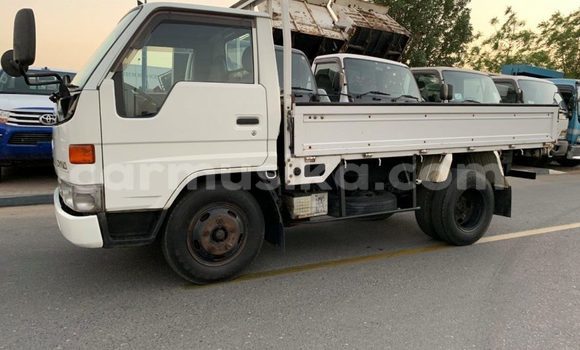 Nunua Ilio tumika Toyota Dyna Nyeupe Lori ndani ya Beitbridge nchini Matabeleland Kusini Nunua Ilio tumika Toyota Dyna Nyeupe Lori ndani ya Beitbridge nchini Matabeleland Kusini