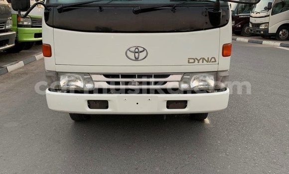 Nunua Ilio tumika Toyota Dyna Nyeupe Lori ndani ya Beitbridge nchini Matabeleland Kusini Nunua Ilio tumika Toyota Dyna Nyeupe Lori ndani ya Beitbridge nchini Matabeleland Kusini