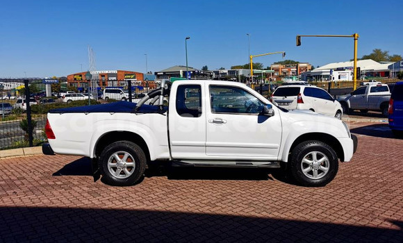 Buy Used Isuzu KB White Car in Beitbridge in Matabeleland South Buy Used Isuzu KB White Car in Beitbridge in Matabeleland South