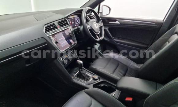 Nunua Ilio tumika Volkswagen Tiguan Nyeupe Gari ndani ya Beitbridge nchini Matabeleland Kusini Nunua Ilio tumika Volkswagen Tiguan Nyeupe Gari ndani ya Beitbridge nchini Matabeleland Kusini