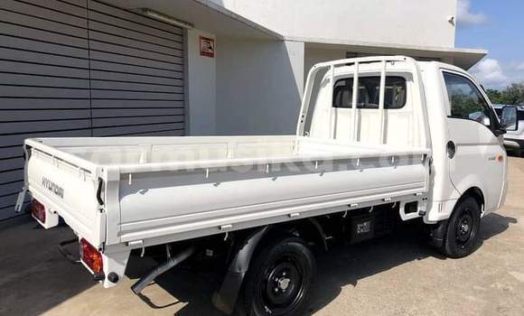 Tenga Tsaru Hyundai H1 Chena Mota in Beitbridge in Matabeleland South Tenga Tsaru Hyundai H1 Chena Mota in Beitbridge in Matabeleland South