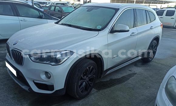 Nunua Ilio tumika BMW X1 Nyeupe Gari ndani ya Beitbridge nchini Matabeleland Kusini