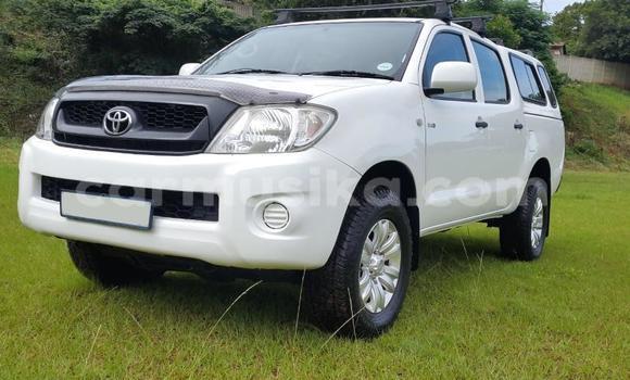 Nunua Ilio tumika Toyota Hilux Nyeupe Gari ndani ya Beitbridge nchini Matabeleland Kusini