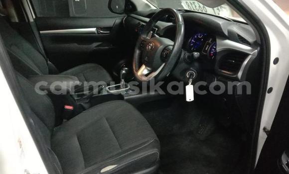 Acheter Occasion Voiture Toyota Hilux Blanc à Beitbridge, Matabeleland South Acheter Occasion Voiture Toyota Hilux Blanc à Beitbridge, Matabeleland South