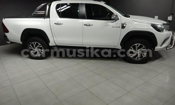 Acheter Occasion Voiture Toyota Hilux Blanc à Beitbridge, Matabeleland South Acheter Occasion Voiture Toyota Hilux Blanc à Beitbridge, Matabeleland South