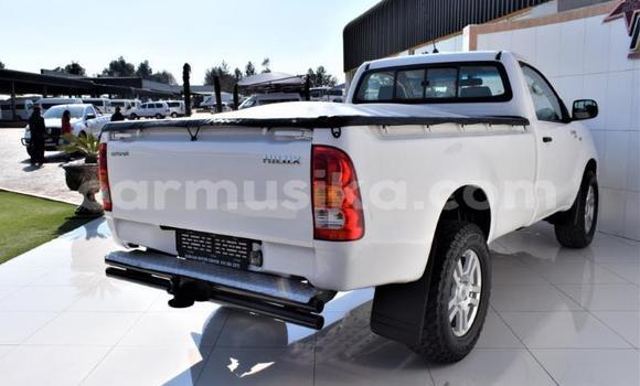 Buy Used Toyota Hilux White Car in Beitbridge in Matabeleland South Buy Used Toyota Hilux White Car in Beitbridge in Matabeleland South