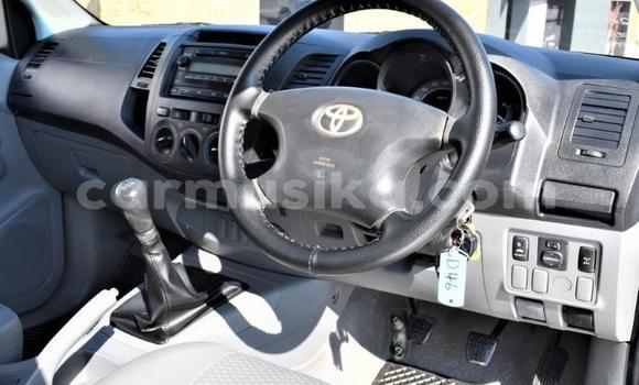 Buy Used Toyota Hilux White Car in Beitbridge in Matabeleland South Buy Used Toyota Hilux White Car in Beitbridge in Matabeleland South