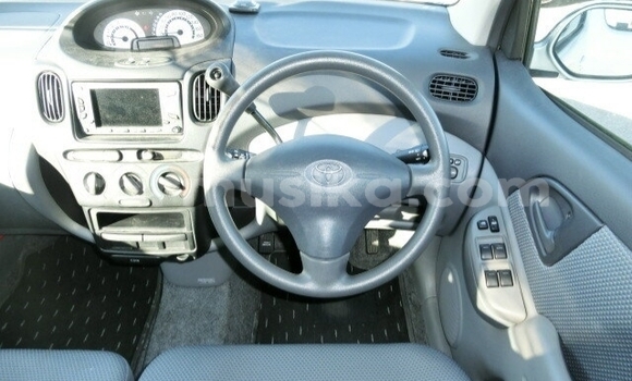 Acheter Occasion Voiture Toyota FunCargo Gris à Beitbridge, Matabeleland South Acheter Occasion Voiture Toyota FunCargo Gris à Beitbridge, Matabeleland South