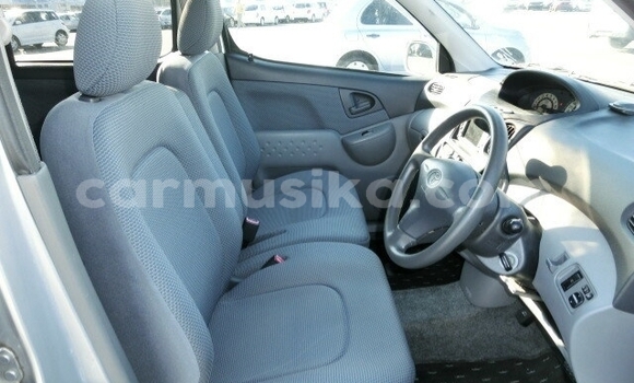 Acheter Occasion Voiture Toyota FunCargo Gris à Beitbridge, Matabeleland South Acheter Occasion Voiture Toyota FunCargo Gris à Beitbridge, Matabeleland South