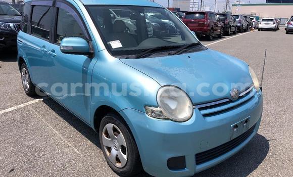 Buy Used Toyota Sienta Blue Car in Beitbridge in Matabeleland South