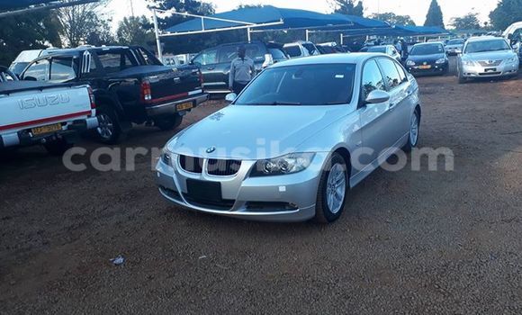Nunua Ilio tumika BMW 3–Series Fedha Gari ndani ya Alexandra Park nchini Harare