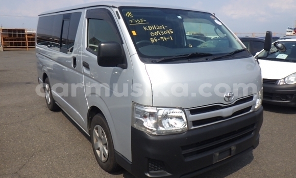 Buy Used Toyota Hiace Silver Car in Beitbridge in Matabeleland South